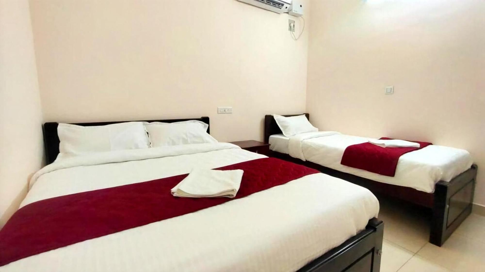 Township Residency Inn Puduccseri Kültér fotó