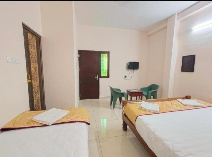 Township Residency Inn Puduccseri Kültér fotó